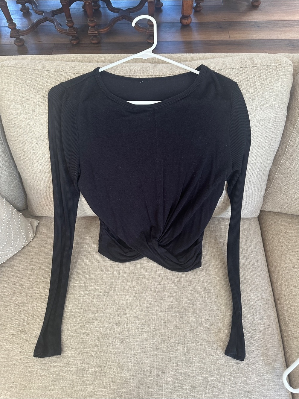 ALO Yoga Black Long-Sleeve Twist-Front Top